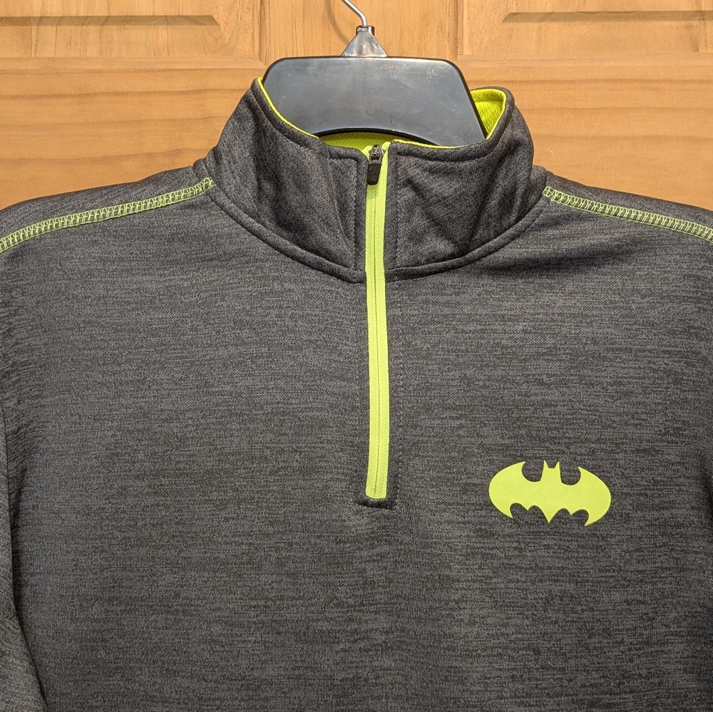 Batman DC Comic 1/4 Zip Pullover Small Gray Yellow Logo Sweater Activewear Retro - Picture 2 of 10